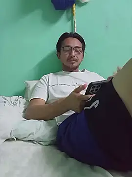 Andresguz35 online show from 02-06-26, 04:19