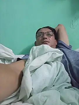 Andresguz35 online show from 12-22-25, 02:33