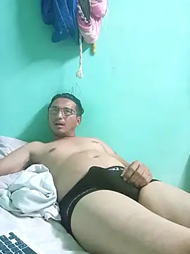 Andresguz35 online show from 03-04-26, 04:42