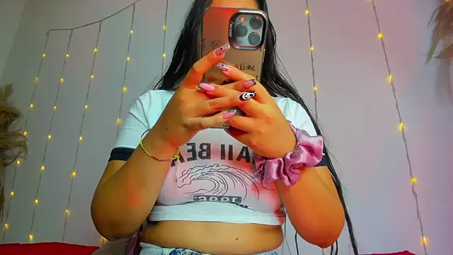 Maisa issa online show from 10-31-25, 01:19