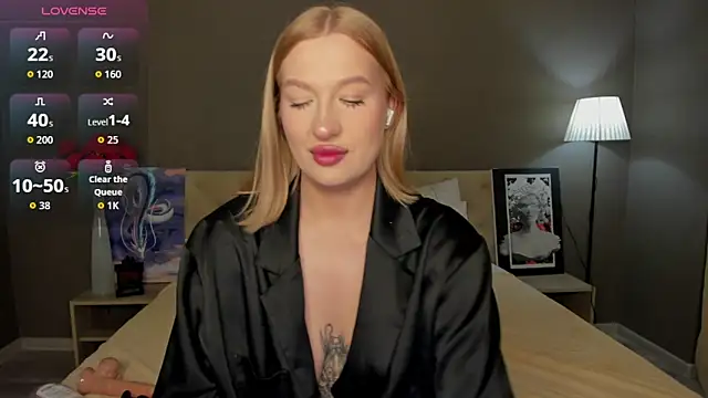 Emma  Leee online show from 10-05-25, 01:07