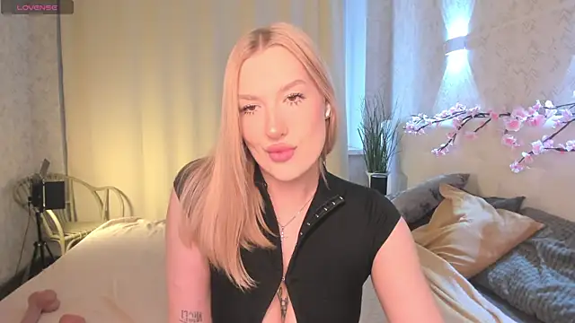 Emma  Leee online show from 04-05-26, 01:01