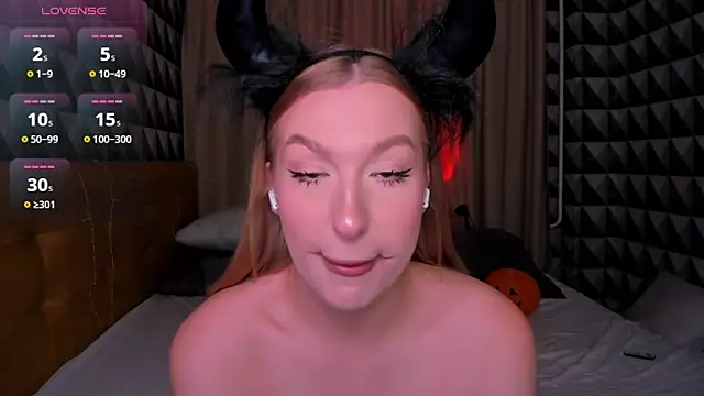 Emma  Leee online show from 10-31-25, 12:51