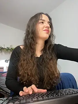tatianaAlvarez1 online show from 10-22-25, 12:37