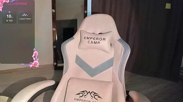 Lana Younes online show from 11-26-25, 10:59