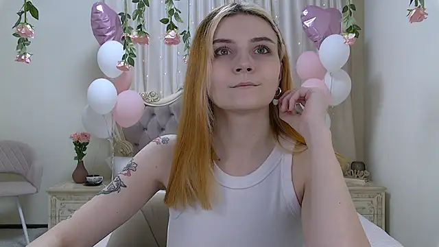 Snapshot of KellyStone chatting on 03-14-25, 05:27 KellyStone online show from 03-14-25, 05:27