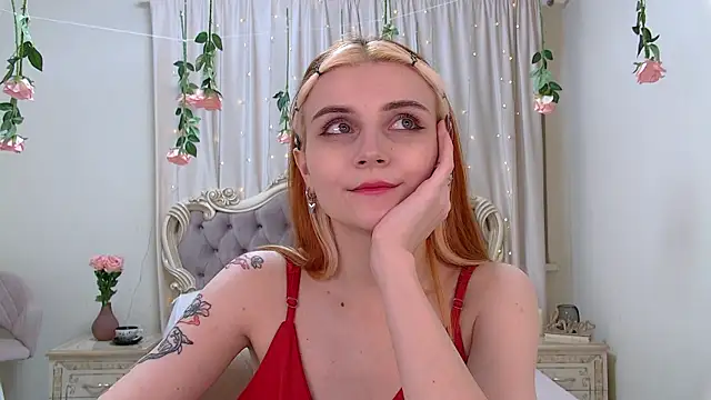 Snapshot of KellyStone chatting on 03-18-25, 08:16 KellyStone online show from 03-18-25, 08:16