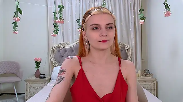 Snapshot of KellyStone chatting on 03-18-25, 05:12 KellyStone online show from 03-18-25, 05:12