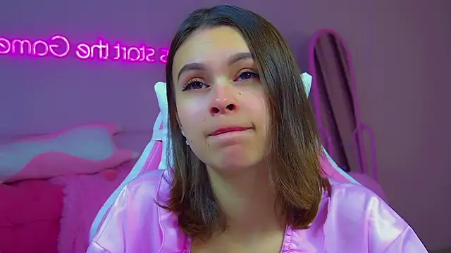 Snapshot of PollyLanders chatting on 10-12-25, 06:31 PollyLanders online show from 10-12-25, 06:31