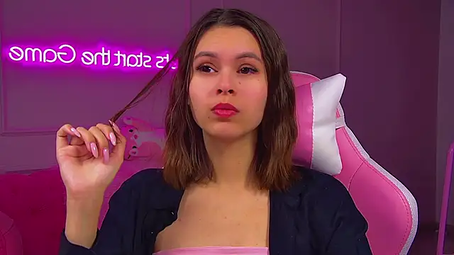 Snapshot of PollyLanders chatting on 10-10-25, 06:20 PollyLanders online show from 10-10-25, 06:20