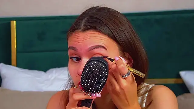 Snapshot of PollyLanders chatting on 09-29-25, 06:24 PollyLanders online show from 09-29-25, 06:24