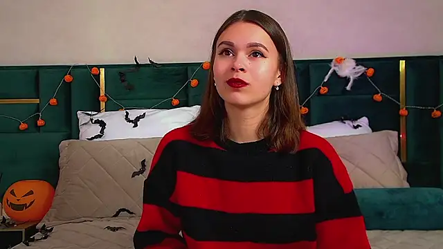 PollyLanders online show from 10-30-25, 06:27