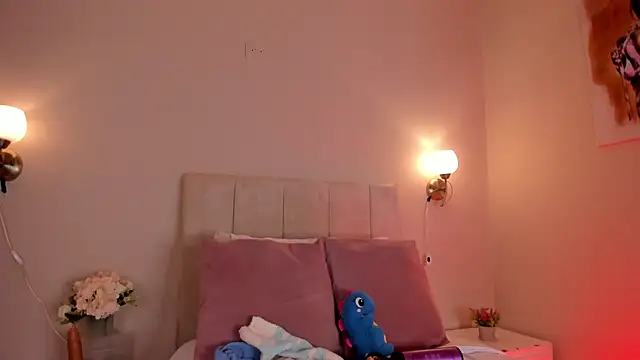 Snapshot of dani_skinny_ chatting on 02-21-25, 06:04 dani skinny online show from 02-21-25, 06:04