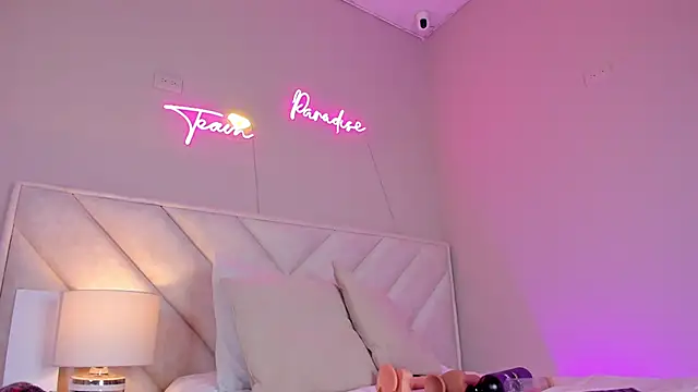 Snapshot of dani_skinny_ chatting on 02-13-25, 06:37 dani skinny online show from 02-13-25, 06:37