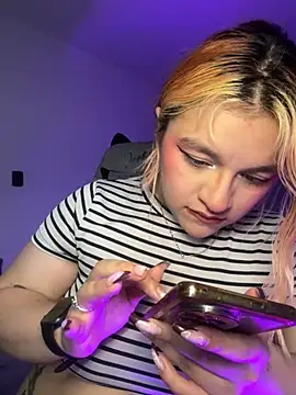 Snapshot of SophiaWeestt99 chatting on 07-09-26, 03:40 SophiaWeestt99 online show from 07-09-26, 03:40