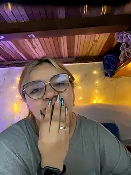 Snapshot of SophiaWeestt99 chatting on 10-08-25, 04:03 SophiaWeestt99 online show from 10-08-25, 04:03