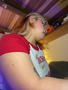 SophiaWeestt99 online show from 02-25-26, 04:01