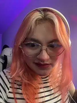 SophiaWeestt99 online show from 06-02-26, 02:22