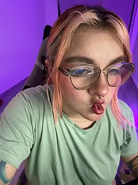 Snapshot of SophiaWeestt99 chatting on 06-25-26, 01:25 SophiaWeestt99 online show from 06-25-26, 01:25