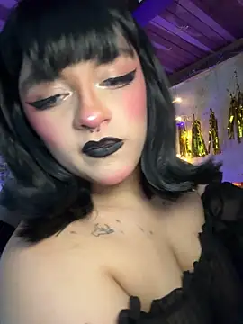 SophiaWeestt99 online show from 05-02-26, 04:07