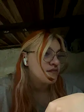 Snapshot of SophiaWeestt99 chatting on 09-13-25, 11:27 SophiaWeestt99 online show from 09-13-25, 11:27