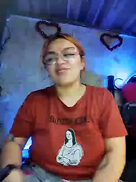 Snapshot of SophiaWeestt99 chatting on 03-08-25, 05:17 SophiaWeestt99 online show from 03-08-25, 05:17