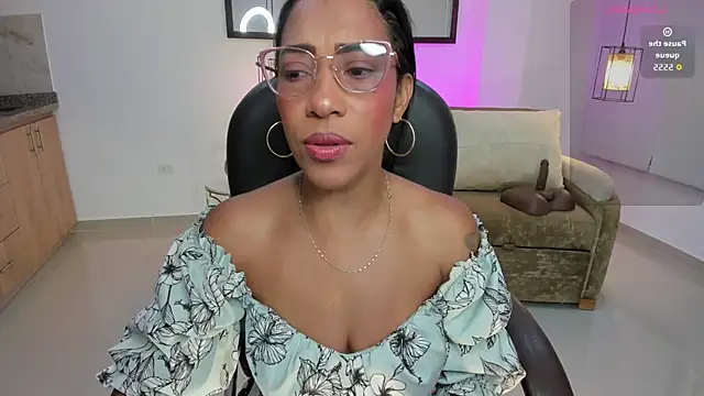 Snapshot of Shantaall_ chatting on 06-12-26, 10:46 Shantaall online show from 06-12-26, 10:46