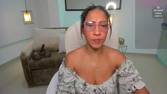 Snapshot of Shantaall_ chatting on 07-10-26, 10:59 Shantaall online show from 07-10-26, 10:59