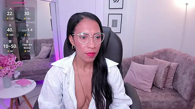 Shantaall  online show from 11-14-25, 07:39