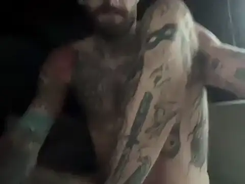 Snapshot of Tuhands chatting on 10-15-25, 01:08 Tuhands online show from 10-15-25, 01:08