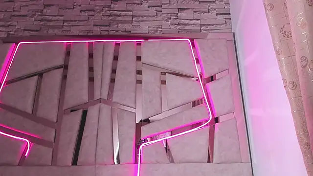 mia and austin online show from 10-01-25, 01:22