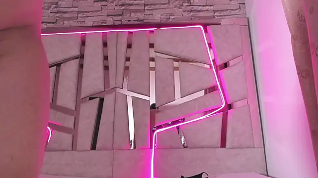 mia and austin online show from 10-18-25, 11:51