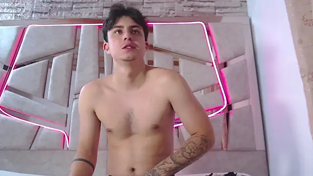 mia and austin online show from 03-23-25, 12:47