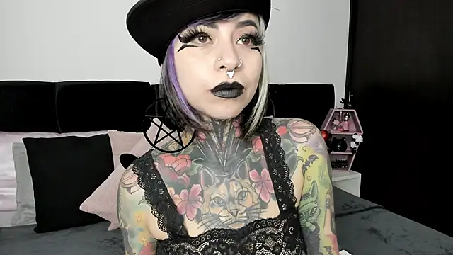 NikkiRamone online show from 02-19-25, 06:33