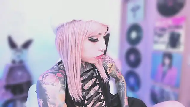 NikkiRamone online show from 12-19-25, 11:23