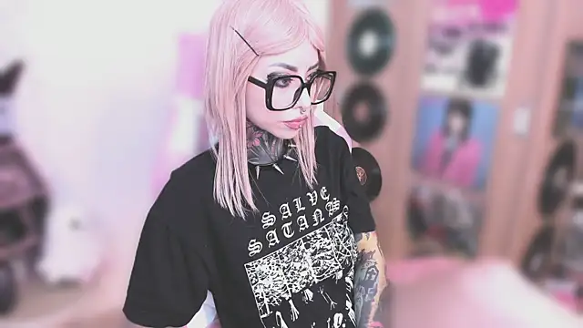 NikkiRamone online show from 01-09-26, 11:28