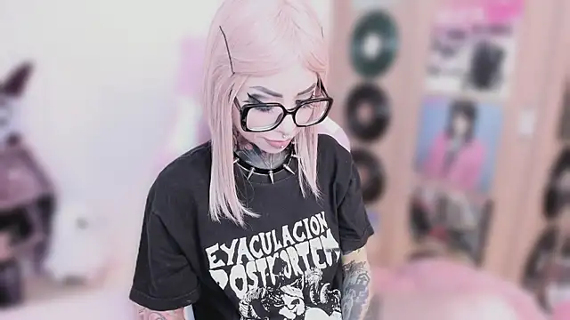 NikkiRamone online show from 01-12-26, 11:17