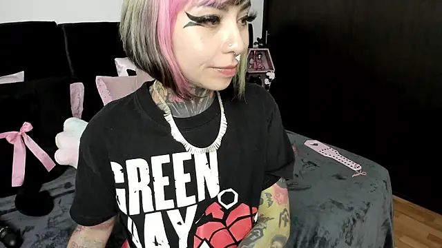 NikkiRamone online show from 02-11-25, 09:52