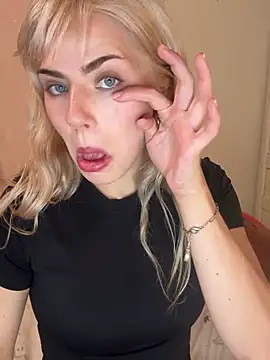 Snapshot of SirenitySirenxx chatting on 01-10-25, 06:42 SirenitySirenxx online show from 01-10-25, 06:42
