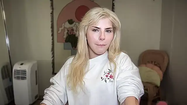 Snapshot of SirenitySirenxx chatting on 03-14-25, 11:22 SirenitySirenxx online show from 03-14-25, 11:22