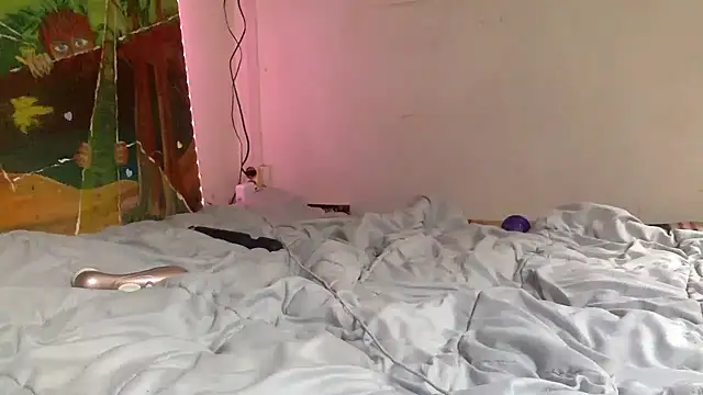 Snapshot of ElektrikFrancaise chatting on 03-15-25, 03:06 ElektrikFrancaise online show from 03-15-25, 03:06