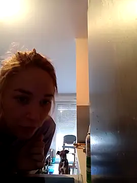 Snapshot of ElektrikFrancaise chatting on 09-18-25, 02:20 ElektrikFrancaise online show from 09-18-25, 02:20