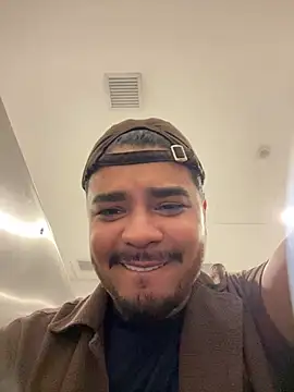 thiagowes online show from 06-11-26, 04:59
