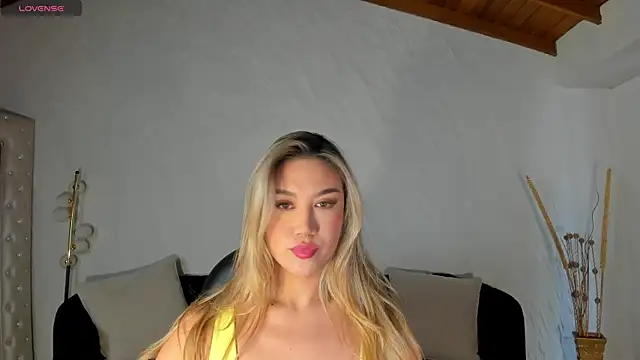 Snapshot of RebeccaHudson chatting on 06-25-26, 07:41 RebeccaHudson online show from 06-25-26, 07:41