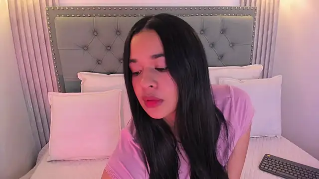 Snapshot of Aitana98_ chatting on 03-22-25, 01:54 Aitana98 online show from 03-22-25, 01:54