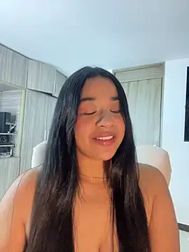 Snapshot of Aitana98_ chatting on 10-02-25, 02:04 Aitana98 online show from 10-02-25, 02:04