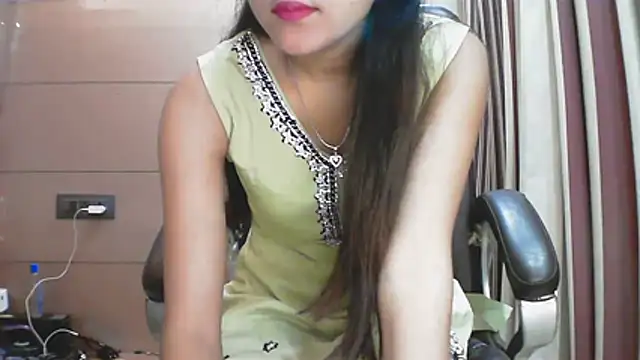 collage hoty online show from 11-26-25, 05:35