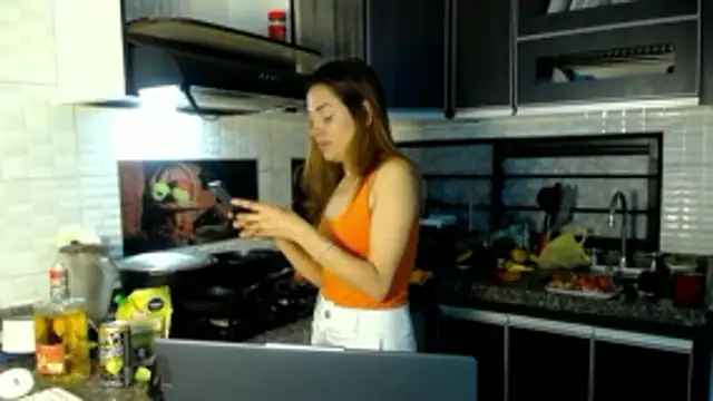 camilawm19 online show from 04-12-26, 11:52