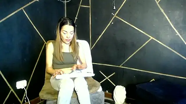 camilawm19 online show from 04-14-26, 07:35