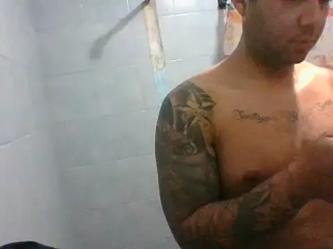 Snapshot of Morenocosta12 chatting on 09-17-25, 04:20 Morenocosta12 online show from 09-17-25, 04:20